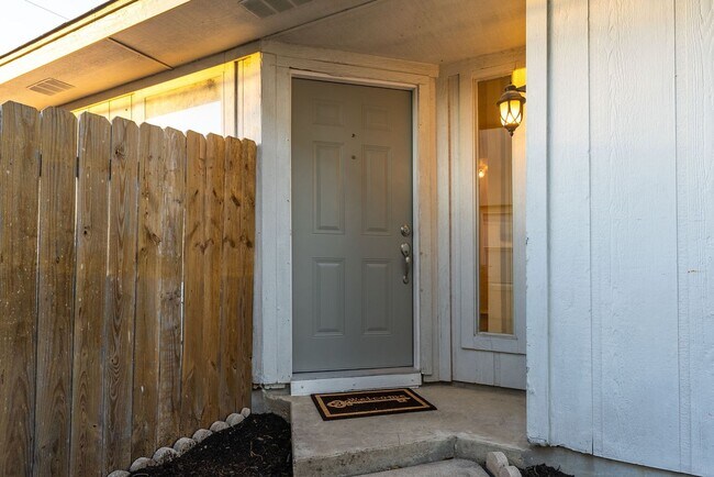 Foto del edificio - 2105 Schwald Rd