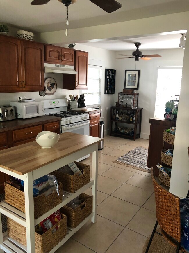 1209 Pearl St Unit Downstairs, Key West, FL 33040 Apartments in Key