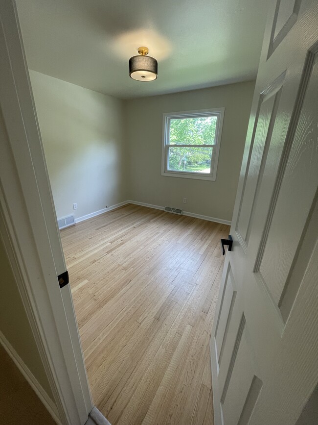 Building Photo - 5910 Teakwood Dr