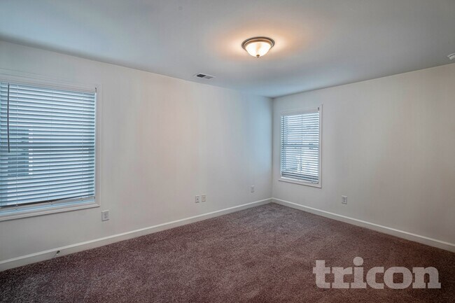 Building Photo - 174 E Rdg Wy