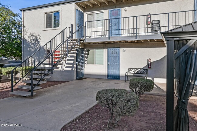 Foto del edificio - 3141 E Cypress St