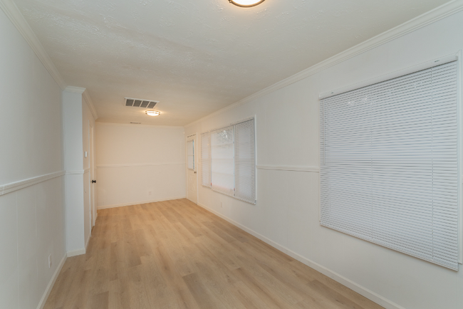 Building Photo - 3002 Abelia Dr