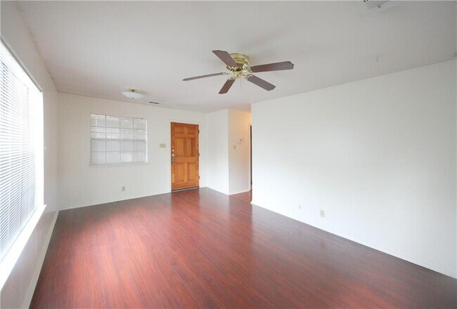 Foto del edificio - 1903 E 20th St