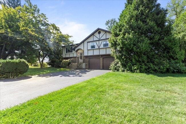 Building Photo - Beautiful Detached Home in Prime Salisbury...