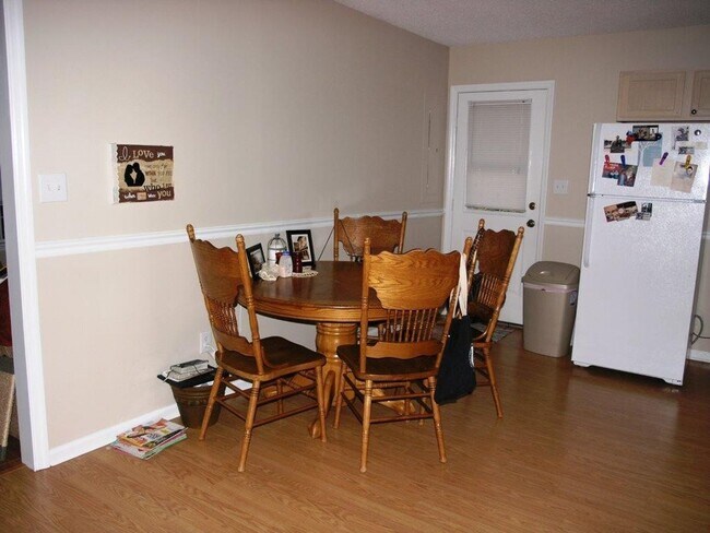 Foto del edificio - 1002 Birch Ct