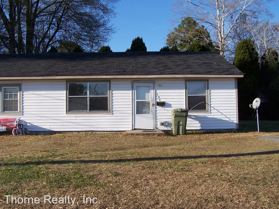 Primary Photo - 104 Chesterfield St