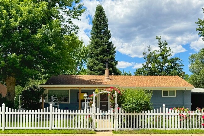 Photo - 2612 Lark Dr House