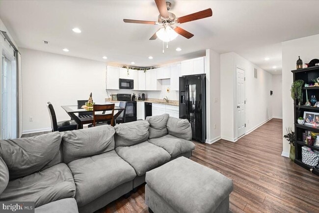 Building Photo - 105A S West St