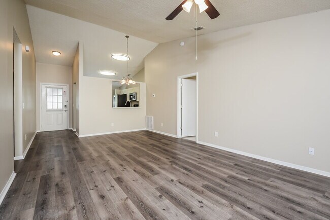 Foto del edificio - 1220 Regal Ridge Dr