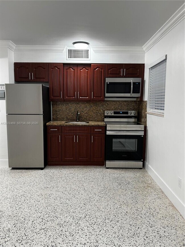 Foto del edificio - 2725 SW 25th St