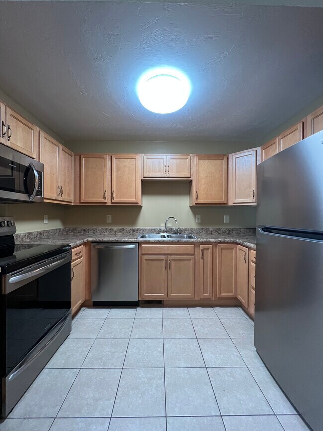 Building Photo - 632 Donavin Dr