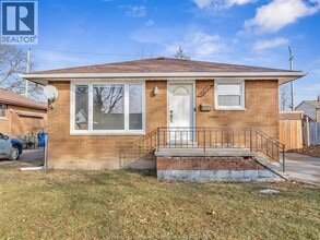 Building Photo - 1270 Laurendeau Ave