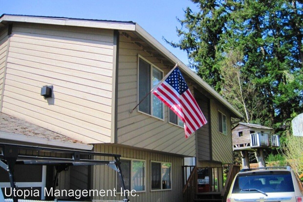 Primary Photo - 4 br, 2 bath House - 1725 ELECTRIC AVE
