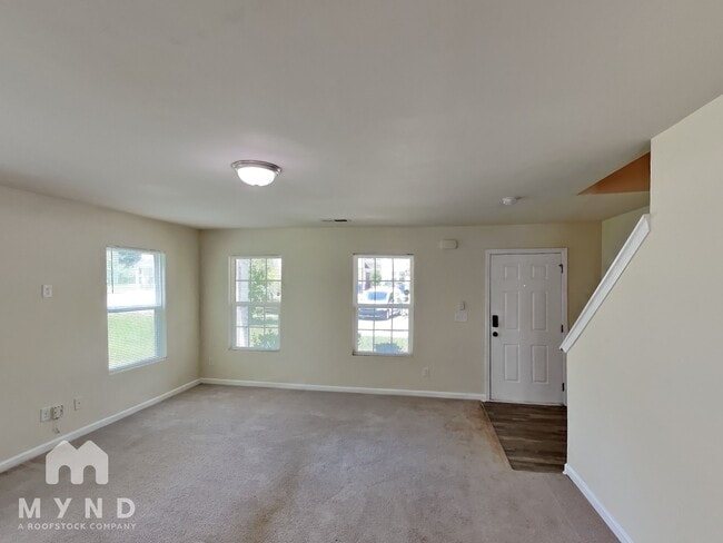 Building Photo - 2547 Piering Dr