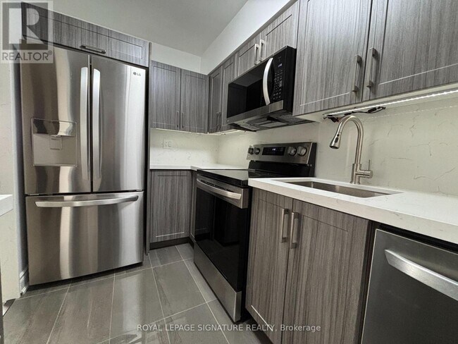 Building Photo - 2 Westney Rd N