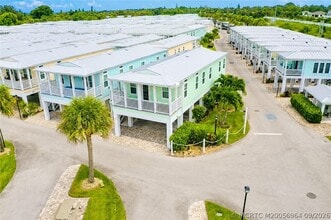 Building Photo - 252 NE Ebbtide Way