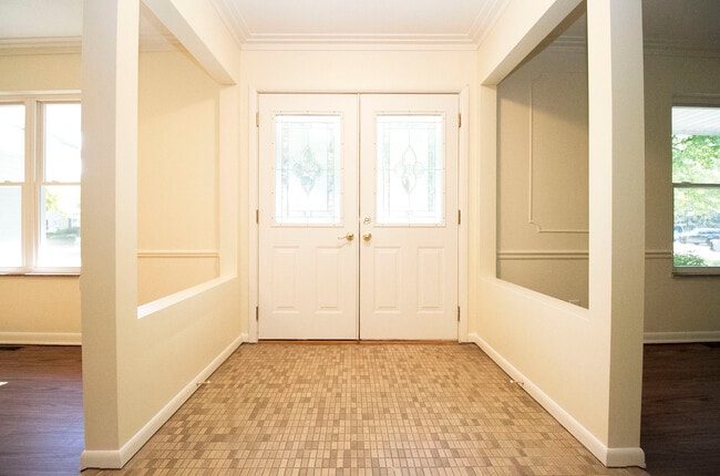 Building Photo - 2545 Amara Dr