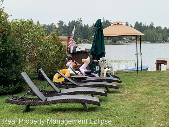 Foto del edificio - 2 br, 2 bath House - 10903 E. Lake Joy Dr. NE