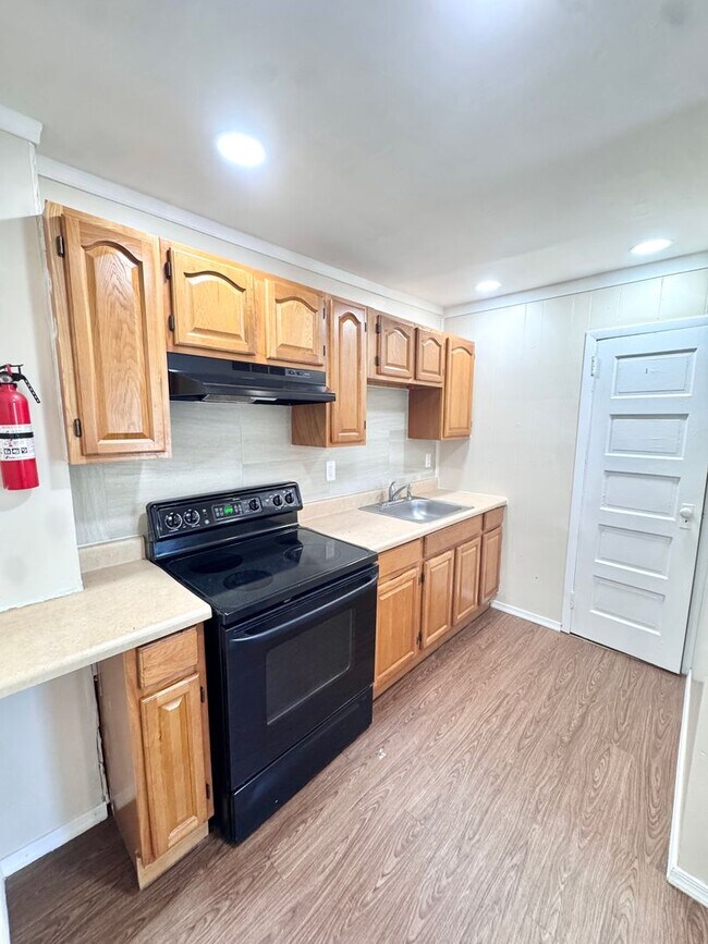 Foto del edificio - 1348 E 6th St