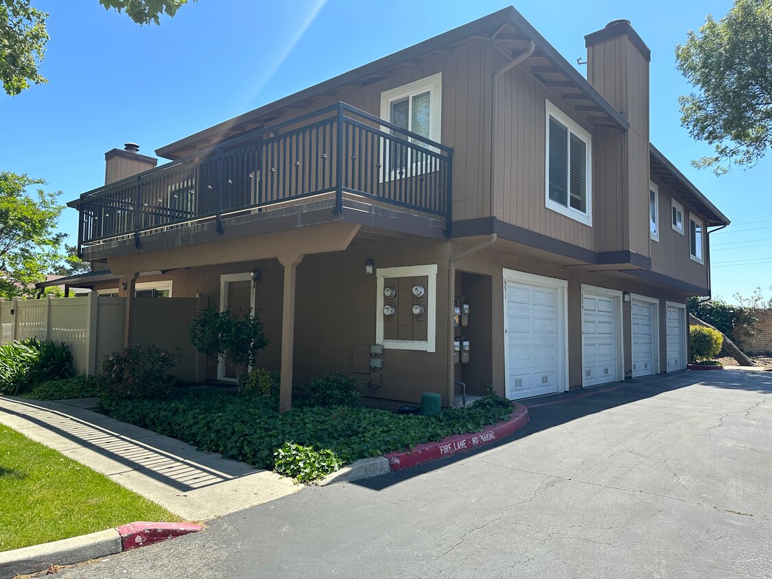 Foto del edificio - 691 Whitewater Ct