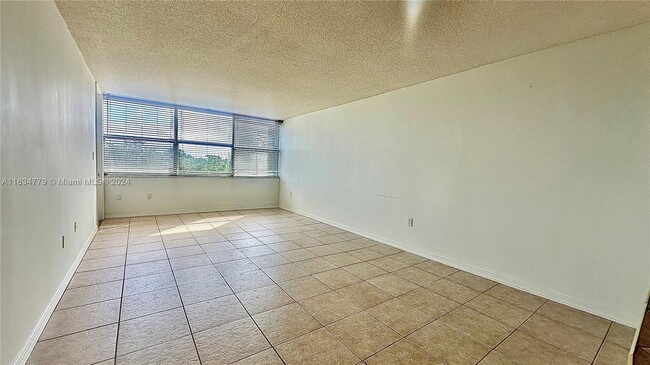 Building Photo - 1200 NE Miami Gardens Dr