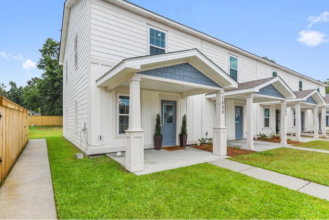 Photo - 1000 Middle Ln Townhome