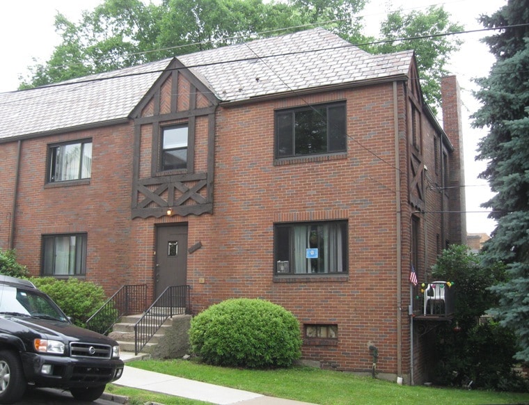 Primary Photo - 7915 Saint Lawrence Ave