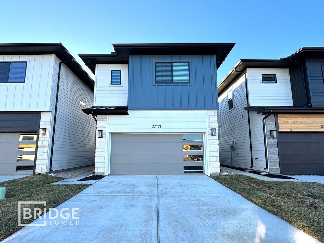 Foto principal - 33171 Oak Hts Pl
