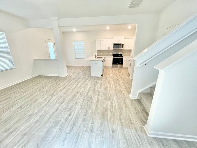 Foto del edificio - 3 Bedroom paired home with 2 car garage minutes from shopping and  I-85 - AVAILABLE NOW