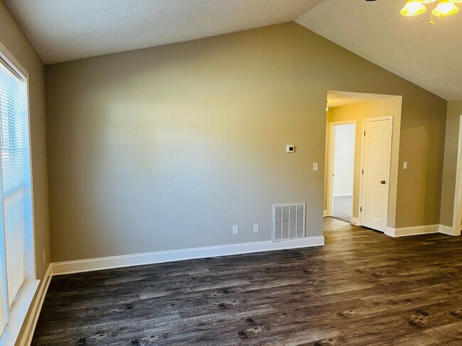 Building Photo - Wow! Spacious, newly renovated 3 bedroom 2 bathroom home in College Park! Must see!!