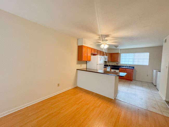 Building Photo - Greenbriar Apartments