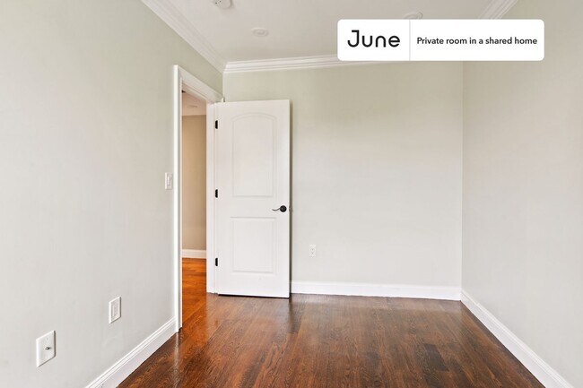 Foto del edificio - Room in Shared 5 bed/1.5 bath home