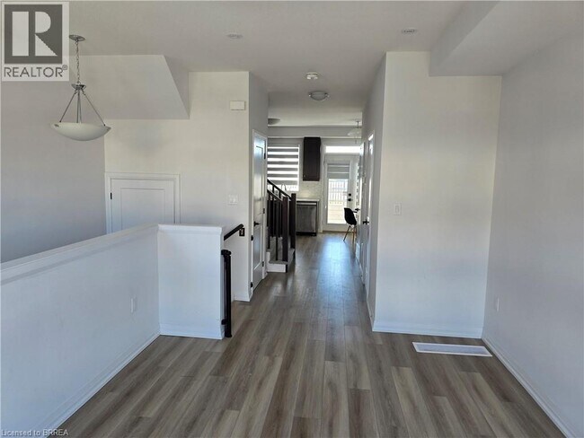 Photo du bâtiment - 55 TOM BROWN Dr