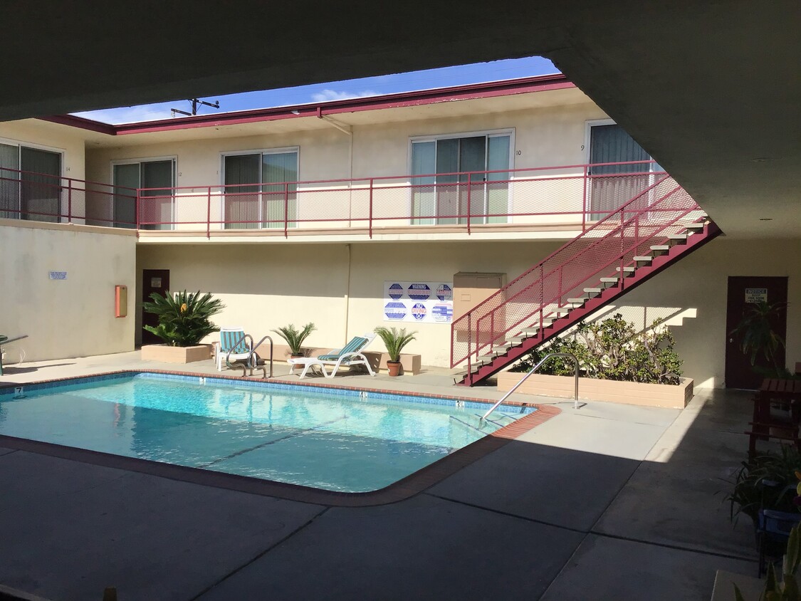Primary Photo - 16924 Crenshaw Blvd