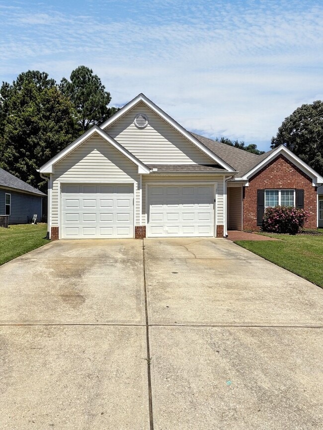 Building Photo - 2045 Parador Bend