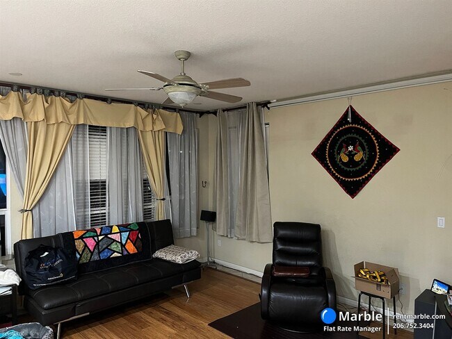 Building Photo - 4 br, 3 bath House - 616 Plum Creek Ct