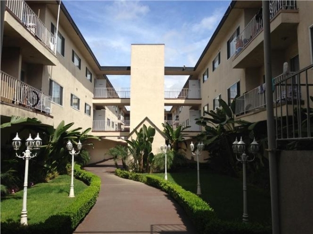 Foto del edificio - 3627 W 104th St