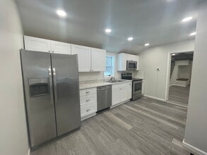 Building Photo - 7000 Cedar Bay Rd