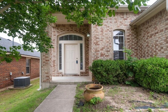 Building Photo - 516 Sweet Leaf Ln