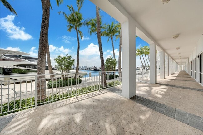 Building Photo - 1800 Sunset Harbour Dr