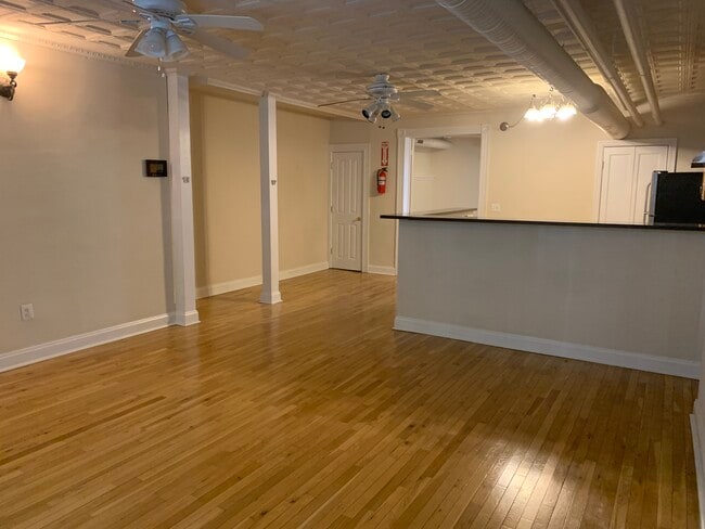 Building Photo - 2105 N Charles St