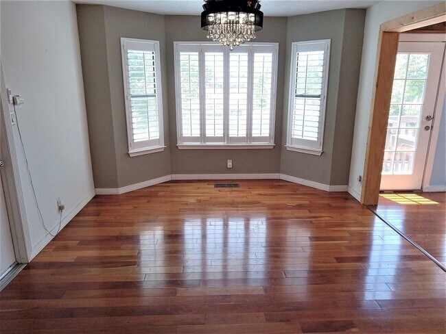 Building Photo - STUNNING HOME IN THE BEAUTIFUL CITY OF ALB...