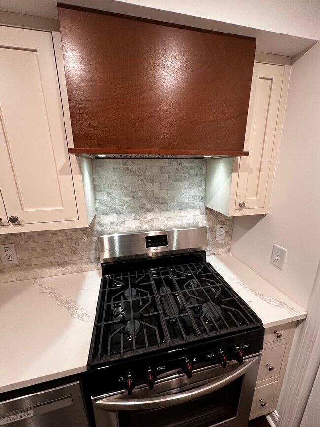 Foto del edificio - 3914 Parkcrest Dr NE