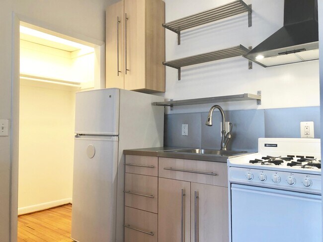 Building Photo - 320 Constitution Ave NE