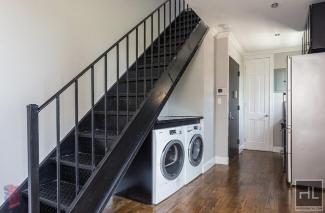 Foto del edificio - E 105TH ST.