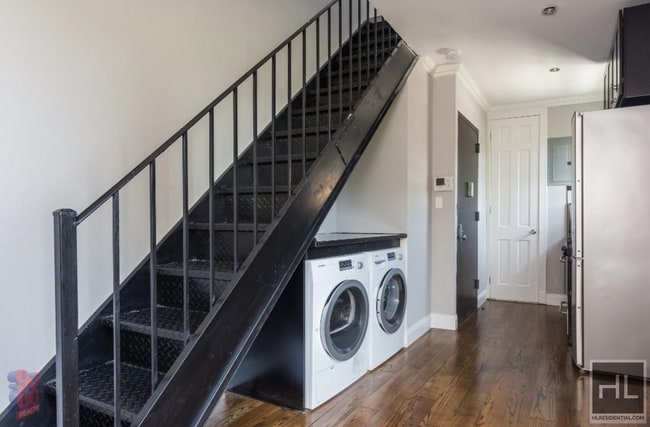 Building Photo - E 105TH ST.