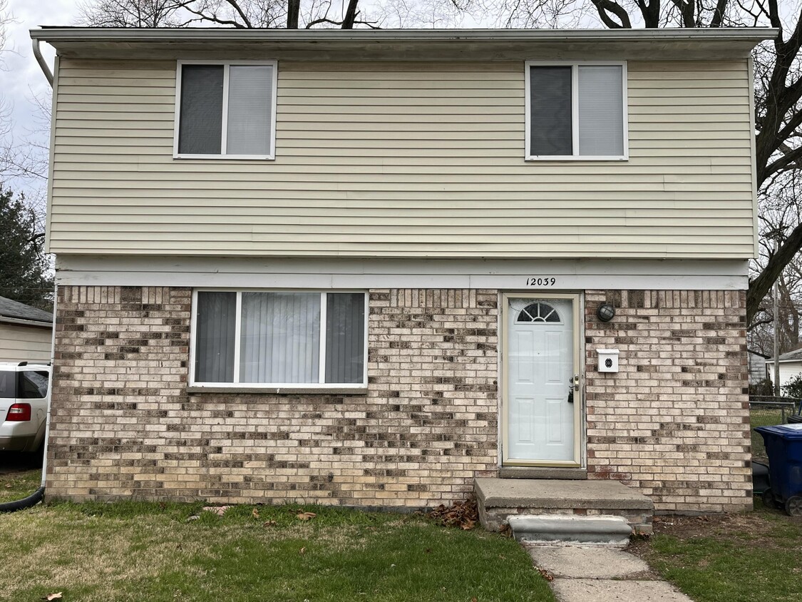 Primary Photo - 12039 Rockland St
