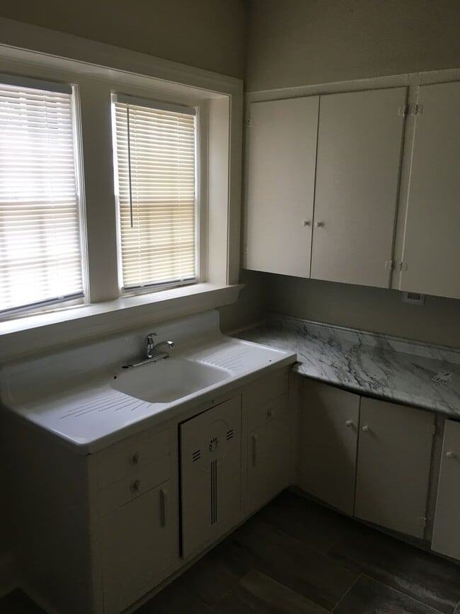 Building Photo - 1143 N Broad St