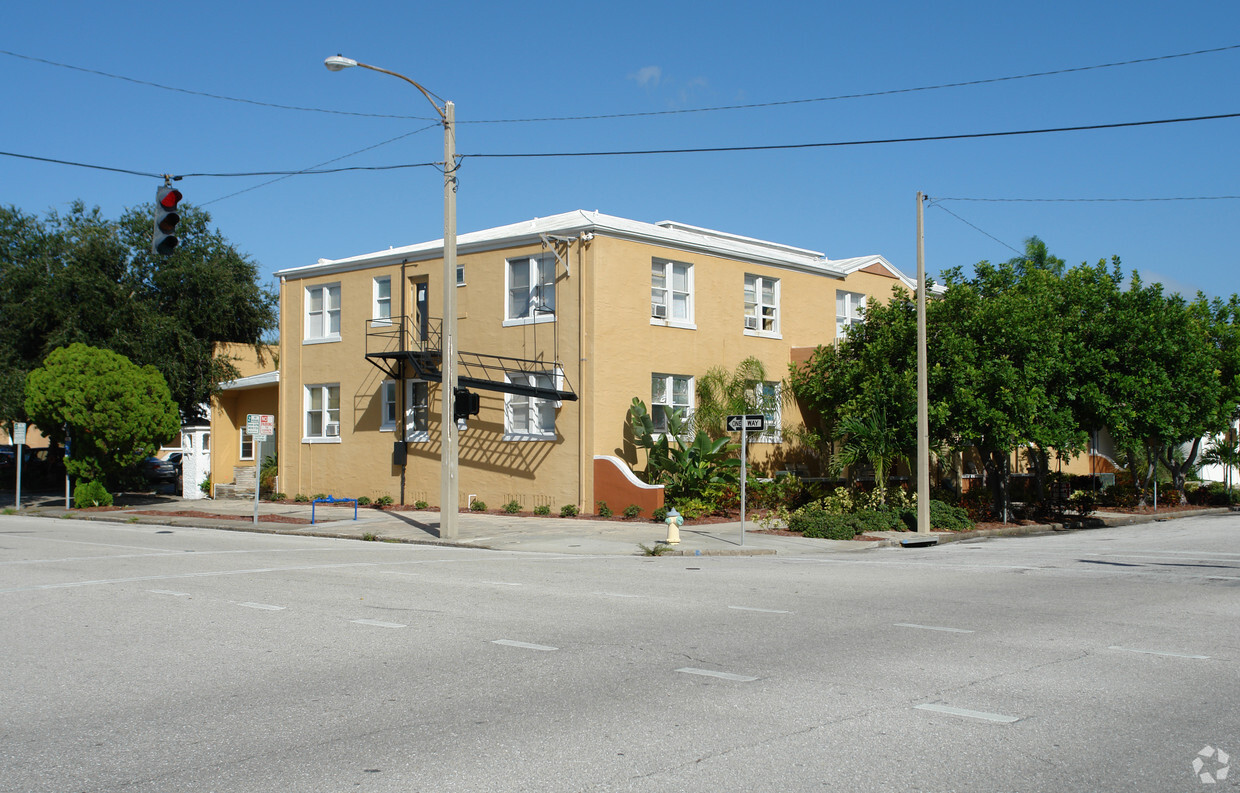 Primary Photo - Downtown Apartments