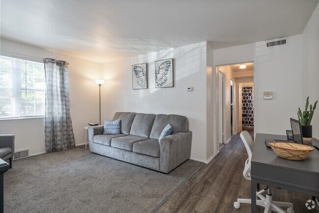 2 habitaciones estándar - Sala de estar - Broadview Gardens Apartments